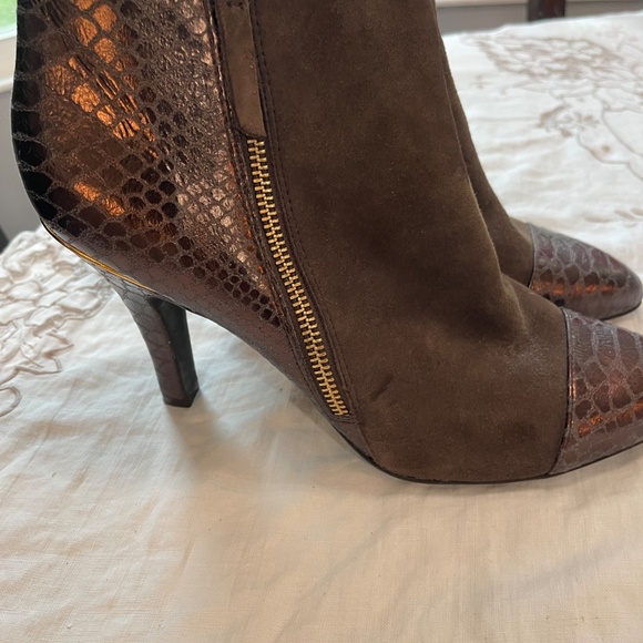 Soft and supple dark brown suede bootie w/snakeskin accents  from Sofft  size 10 - Picture 2 of 5